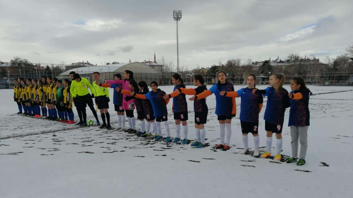 Okul Takımımız Yıldız Kızlar Futbol Bölge Finallerine Katıldı